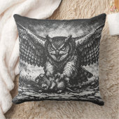 Winged Owl Sentinel von BurnsInHell Kissen (Decke)