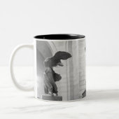 Winged Sieg Samothrace Nike der Grieche-Skulptur Zweifarbige Tasse (Links)