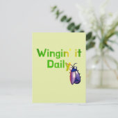 Wingin It Daily Funny Bug Humor Postkarte (Stehend Vorderseite)