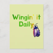 Wingin It Daily Funny Bug Humor Postkarte (Vorderseite)