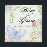 Wings of Liebe Wedding Collection Magnet<br><div class="desc">Dieses Hochzeitsensemble wurde mit originalen,  handgewachsenen Kunstwerken von Audrey Jeanne Roberts entworfen. Diese Kollektion ist ein vielseitiger Mix aus geflügelten Lebewesen - Schmetterlinge und Kolibris,  vermischt mit originellen Paisley-Verzierungen und gemustertem Hintergrund. Der handgeschriebene Text im Hintergrund wird aus 1 korinthischen Kapitel 13 "Das Kapitel der Liebe" der Bibel genommen.</div>