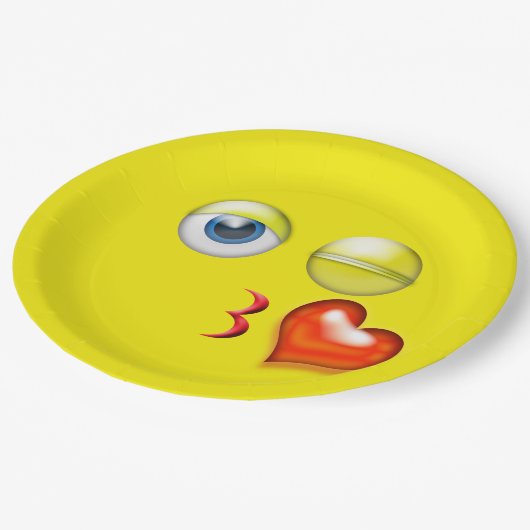 Wink Blow Kiss Emoji Pappteller (Schrägansicht)