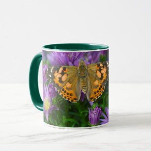 Winkel-Schmetterling auf Kegelblume Tasse