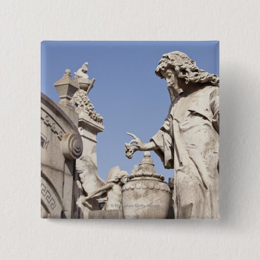 Winkel-Statue nah oben in La Recoleta Friedhof Button (Vorderseite)