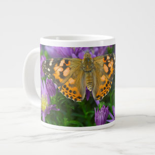 Winkelflügel-Schmetterling auf Kegelblume Jumbo-Tasse