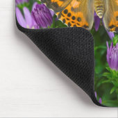 Winkelflügel-Schmetterling auf Kegelblume Mousepad (Ecke)