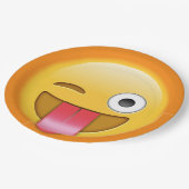 Winking Emoji Papierplatte Pappteller (Schrägansicht)
