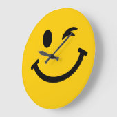 Winking-Gesicht Große Wanduhr (Winkel)