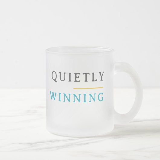 Winning Quietly – Minimal Typography  Mattglastasse (Rechts)