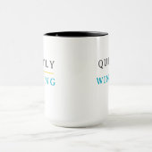 Winning Quietly – Minimal Typography Tasse (Zentrum)