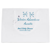 Winter Adventure awaits baby shower blue snowflake Große Geschenktüte (Vorderseite)