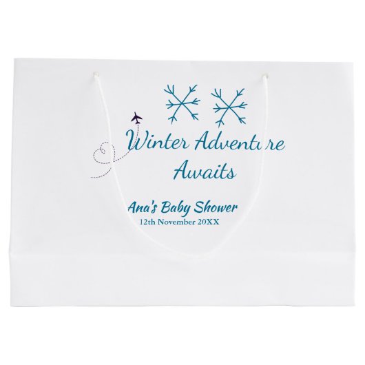 Winter Adventure awaits baby shower blue snowflake Große Geschenktüte (Rückseite)