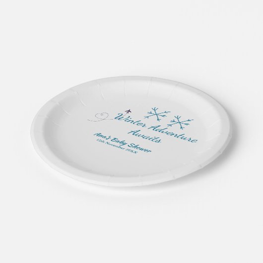 Winter Adventure awaits baby shower blue snowflake Pappteller (Schrägansicht)