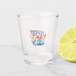 Winter Art Baby ist draußen kalt Schnapsglas