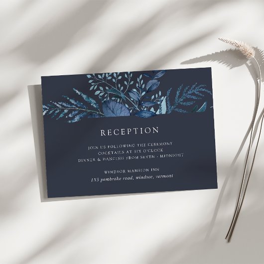 Winter Azure | Blaue botanische Hochzeitsempfehlun Begleitkarte