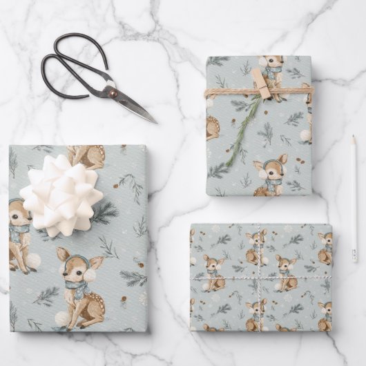 Winter Baby Deer with Earmuffs Snowflakes and Pine Geschenkpapier Set (Vorderseite)