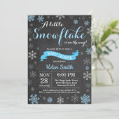 Winter Baby Dusche Blue Snowflake Chalkboard Einladung (Stehend Vorderseite)