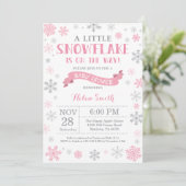 Winter Baby Dusche Einladung Pink Snowflake (Stehend Vorderseite)