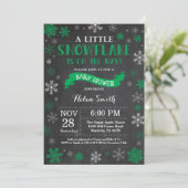 Winter Baby Dusche Green Snowflake Chalkboard Einladung (Stehend Vorderseite)