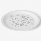 Winter Baby Es ist kalte Außendusche Pappteller (Schrägansicht)