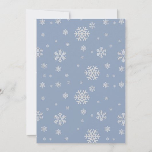 Winter baby shower snowy pines wreath dusty blue einladung (Rückseite)
