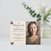 Winter-Beeren- und Kiefernzapfen-Feier des Lebens Einladung (Stehend Vorderseite)