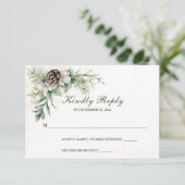 Winter Berries Pine Greenerity Wedding RSVP Karte (Stehend Vorderseite)