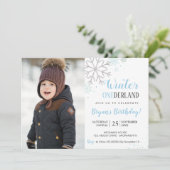 Winter Birthday wonederland Foto Einladung (Stehend Vorderseite)