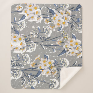 Winter Blossom: zartes Blumenmuster Sherpadecke