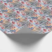 Winter Blue Jay Singing auf einem Berry Tree Geschenkpapier (Ecke)