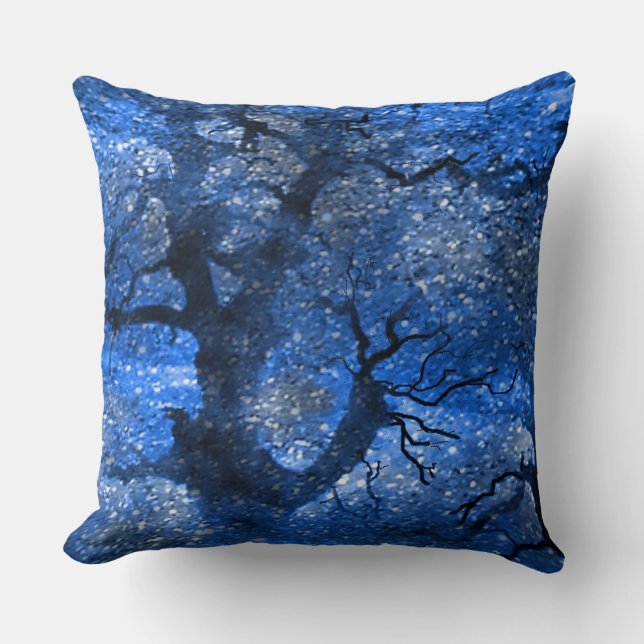 Winter Blue Magic Twilight Forest Throw Kissen (Vorderseite)