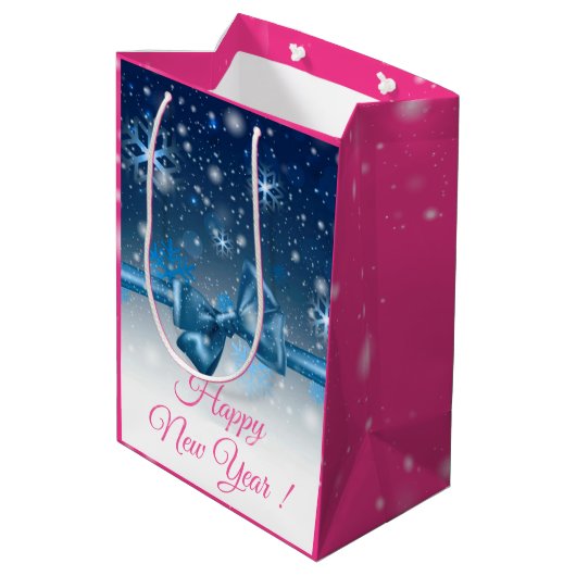 Winter Blue Mittlere Geschenktüte (Rückseite Schrägansicht)