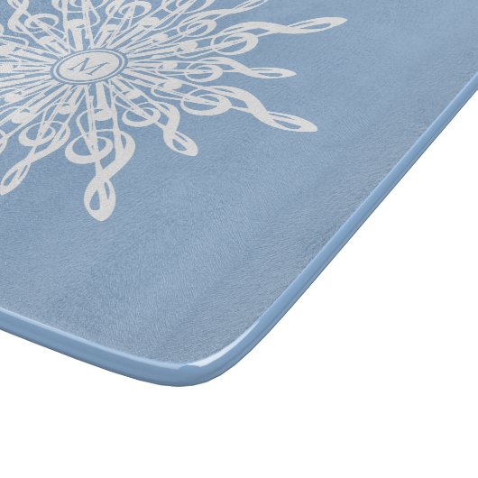 Winter Blue Ornamental Monogram G-Clef Snowflake Schneidebrett (Ecke)