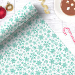 Winter Blue Weihnachten Schneeflocken Muster Geschenkpapier<br><div class="desc">Fügen Sie Ihren Urlaubsgeschenke eine Touch von frostiger Eleganz mit diesem wunderschönen, winterblauen Schneeflottpapier hinzu. Dieses Verpackungspapier mit einem zarten Muster an feinen Schneeflocken in coolen Blautönen ist perfekt für die Ferienzeit geeignet. Ideal für Weihnachtsgeschenke, Wintergeschenke oder einfach nur um einen winterlichen Charme zu Ihrer Geschenkverpackung hinzuzufügen. Diese Verpackung ist...</div>