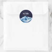 Winter Blue White Snowy Mountains Brautparty Runder Aufkleber (Tasche)
