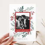 Winter Botanicals Weihnachtsfeiertag Rotes Foto Feiertagskarte<br><div class="desc">Diese vollständig anpassbare 1-Foto-Urlaubskarte verfügt über elegante handbemalte Aquarellbotanicals, die Ihr Foto wunderschön umrahmen. Es erscheint ein passendes Muster auf der Rückseite und im Raum, um eine personalisierte Nachricht zu schreiben. Gewollt, um noch mehr anpassen? Klicken Sie auf "Bearbeiten mit dem Entwurfswerkzeug". Dieses Design ist Teil einer Sammlung. Originelle Kunstwerke...</div>