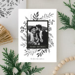 Winter Botanicals Weihnachtsgebäck Schwarz-Weiß-Fo Feiertagskarte<br><div class="desc">Diese vollständig anpassbare 1-Foto-Urlaubskarte verfügt über elegante handbemalte Aquarellbotanicals, die Ihr Foto wunderschön umrahmen. Es erscheint ein passendes Muster auf der Rückseite und im Raum, um eine personalisierte Nachricht zu schreiben. Gewollt, um noch mehr anpassen? Klicken Sie auf "Bearbeiten mit dem Entwurfswerkzeug". Dieses Design ist Teil einer Sammlung. Originelle Kunstwerke...</div>