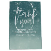 Winter-Brautparty Snowflakes Mittlere Geschenktüte (Vorderseite)