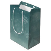 Winter-Brautparty Snowflakes Mittlere Geschenktüte (Rückseite Schrägansicht)
