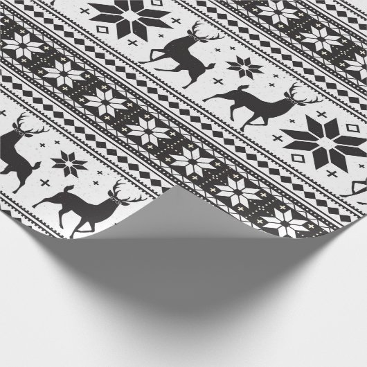Winter Christmas Deer Black Snowflake Pattern Geschenkpapier (Ecke)