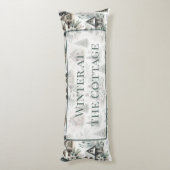 Winter Cottage Snowfall Words Seitenschläferkissen (Rückseite (Vertikal))