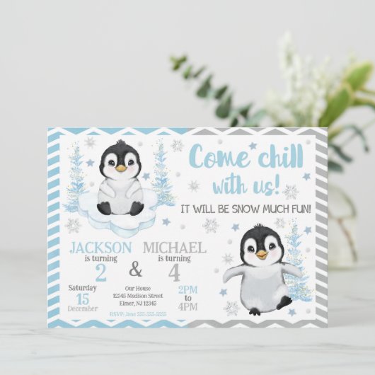 Winter Cute Penguins Joint Birthday Einladung (Stehend Vorderseite)