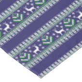 Winter Dark Blue und Green Christmas Fair Isle Tischdecke (Schrägansicht)