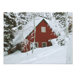 Winter Deep Snow Red House im Wald Fotodruck