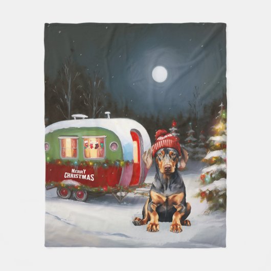 Winter Doberman Caravan Weihnachtsabenteuer Fleecedecke (Vorderseite)