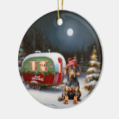 Winter Doberman Caravan Weihnachtsabenteuer Keramik Ornament (Links)