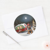Winter-Dobermann-Karawanen-Weihnachtsabenteuer Runder Aufkleber (Umschlag)