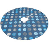 Winter Dots Blauer und Grauer Fleece Baumrock Fleece Weihnachtsbaumdecke (Schrägansicht)