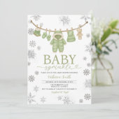 Winter Dusty Green Sprinkle Snowflakes Baby Shower Einladung (Stehend Vorderseite)