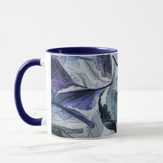 Winter Fallen Blätter in Blue & Gray Tasse (Links)